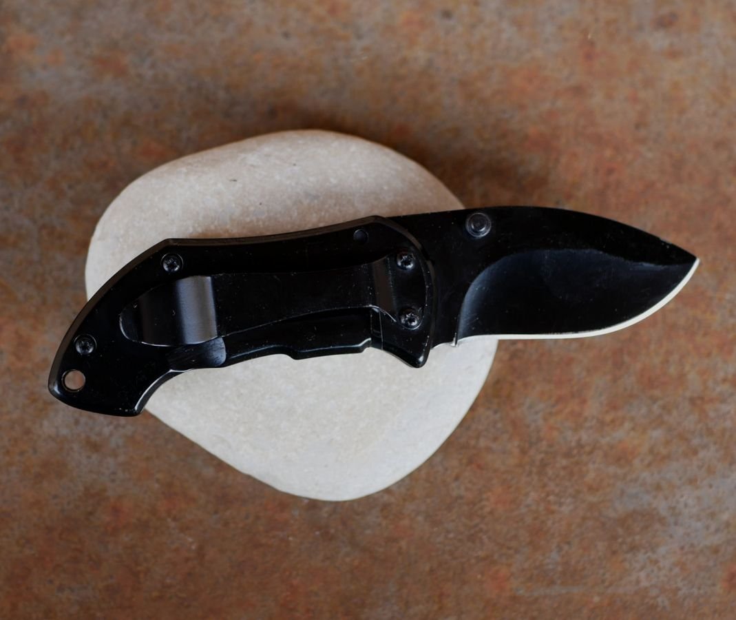 Coltello piccolo con manico in legno da incidere