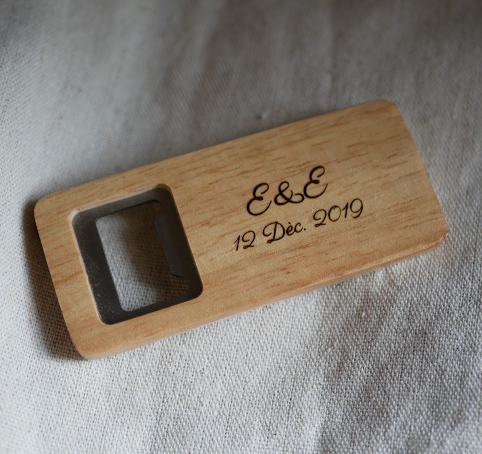 Apribottiglie in legno da personalizzare, regalo di nozze 