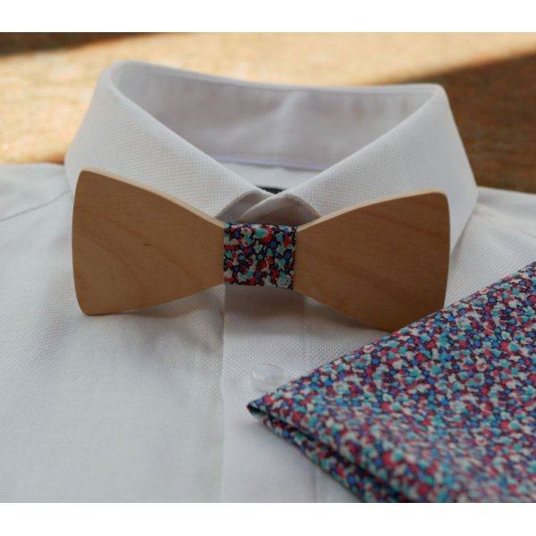 Ensemble Noeud papillon en bois personnalisable et sa pochette de costume Liberty tons Corail bleu