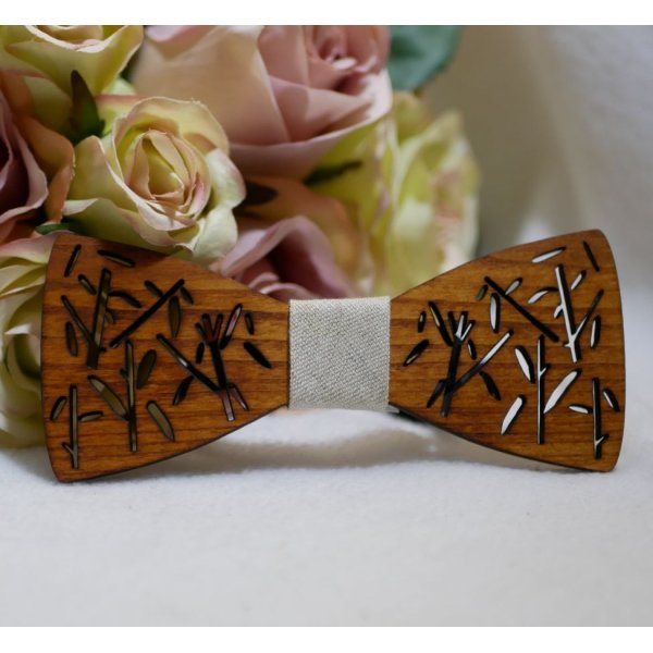 Papillon francese in legno con decorazione in bamb&ugrave; 