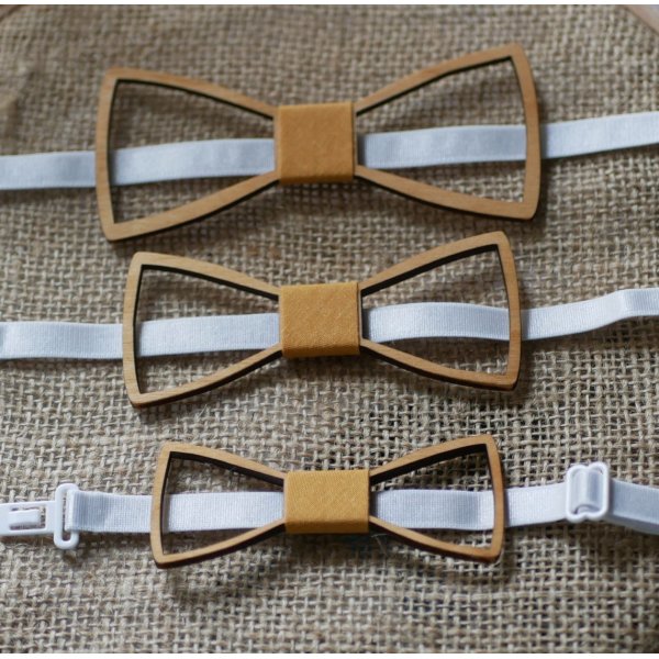 Papillon francese in legno traforato 