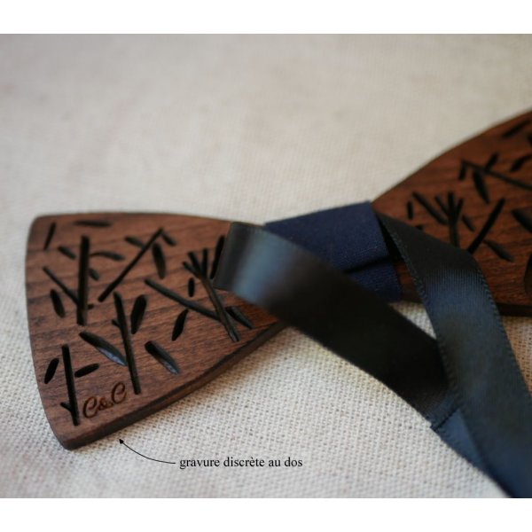 Papillon francese in legno con decorazione in bamb&ugrave; 