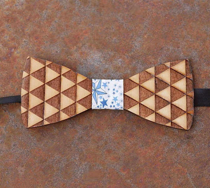 Papillon in legno con triangoli incisi