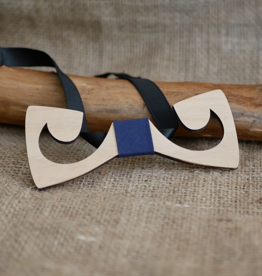 Papillon di legno Il non-mustachiano