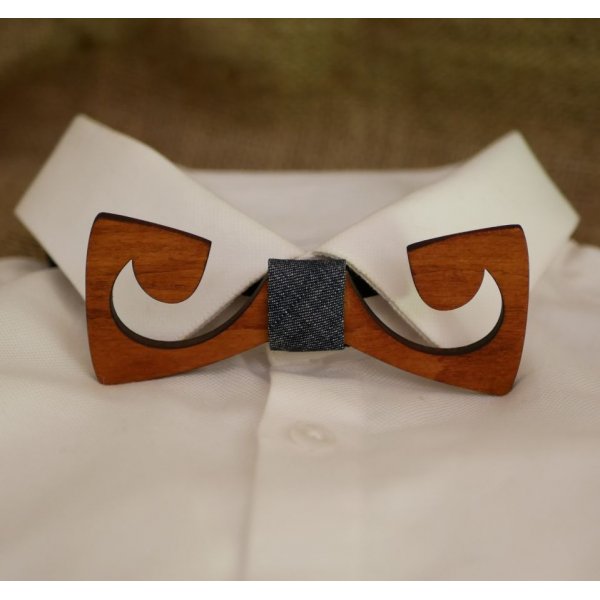 Papillon di legno Il non-mustachiano