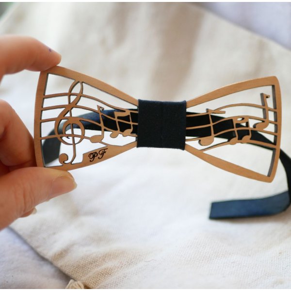 Papillon in legno con tema musicale, spartito e chiave di violino, personalizzabile