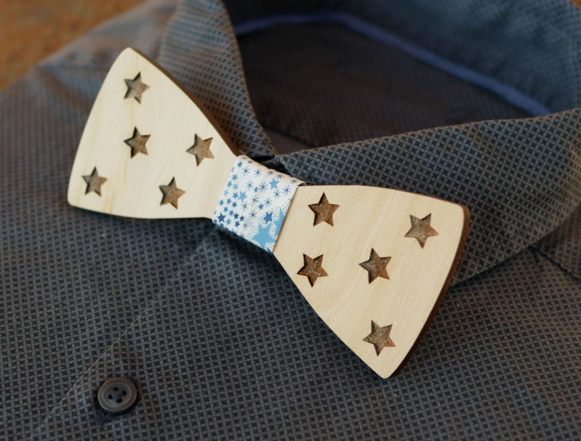 Papillon in legno con stelle da personalizzare realizzato in Francia