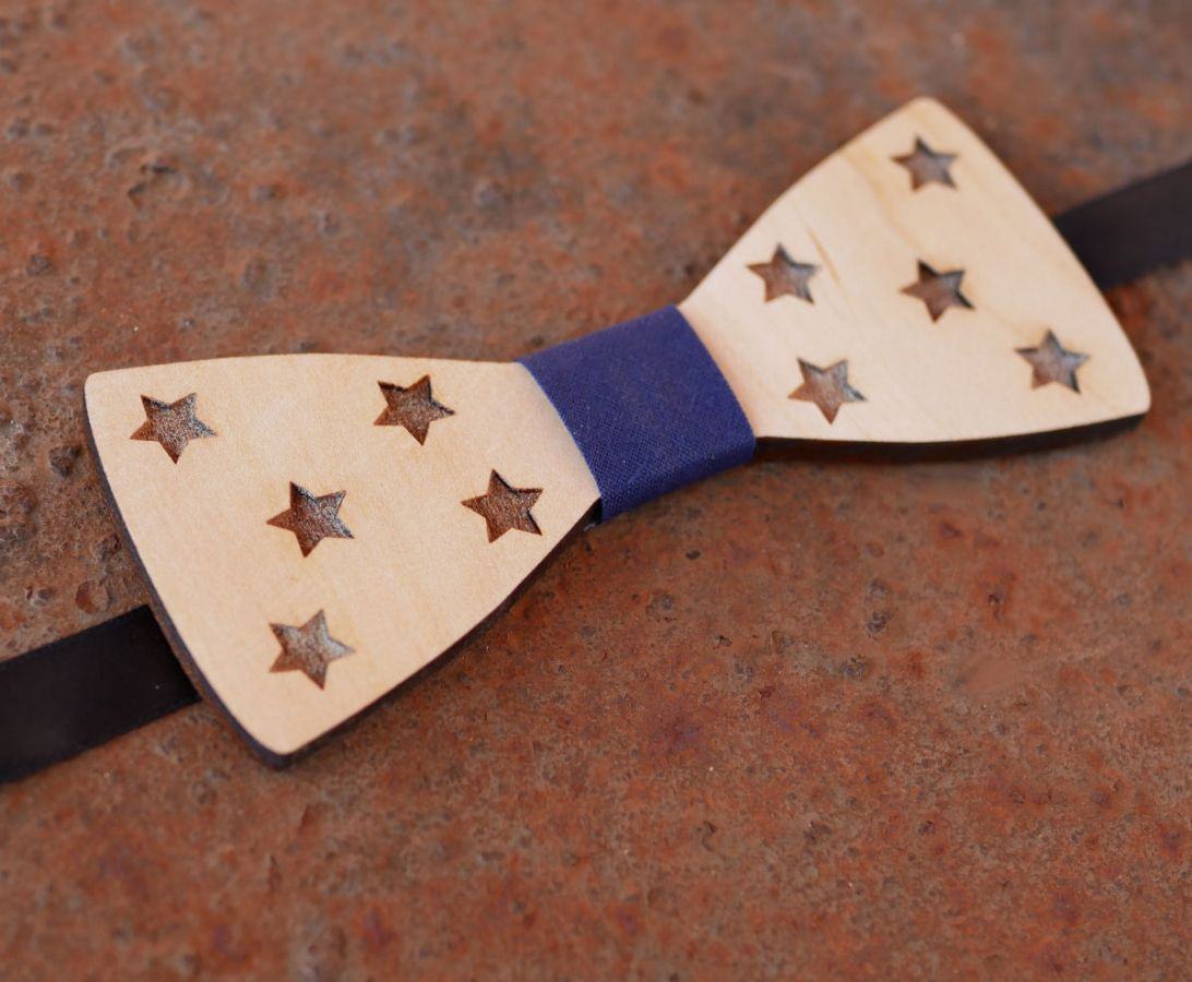 Papillon in legno con stelle da personalizzare realizzato in Francia