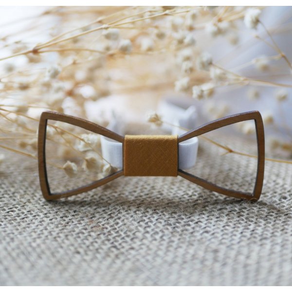 Mini papillon in legno con arasbeschi incavati 