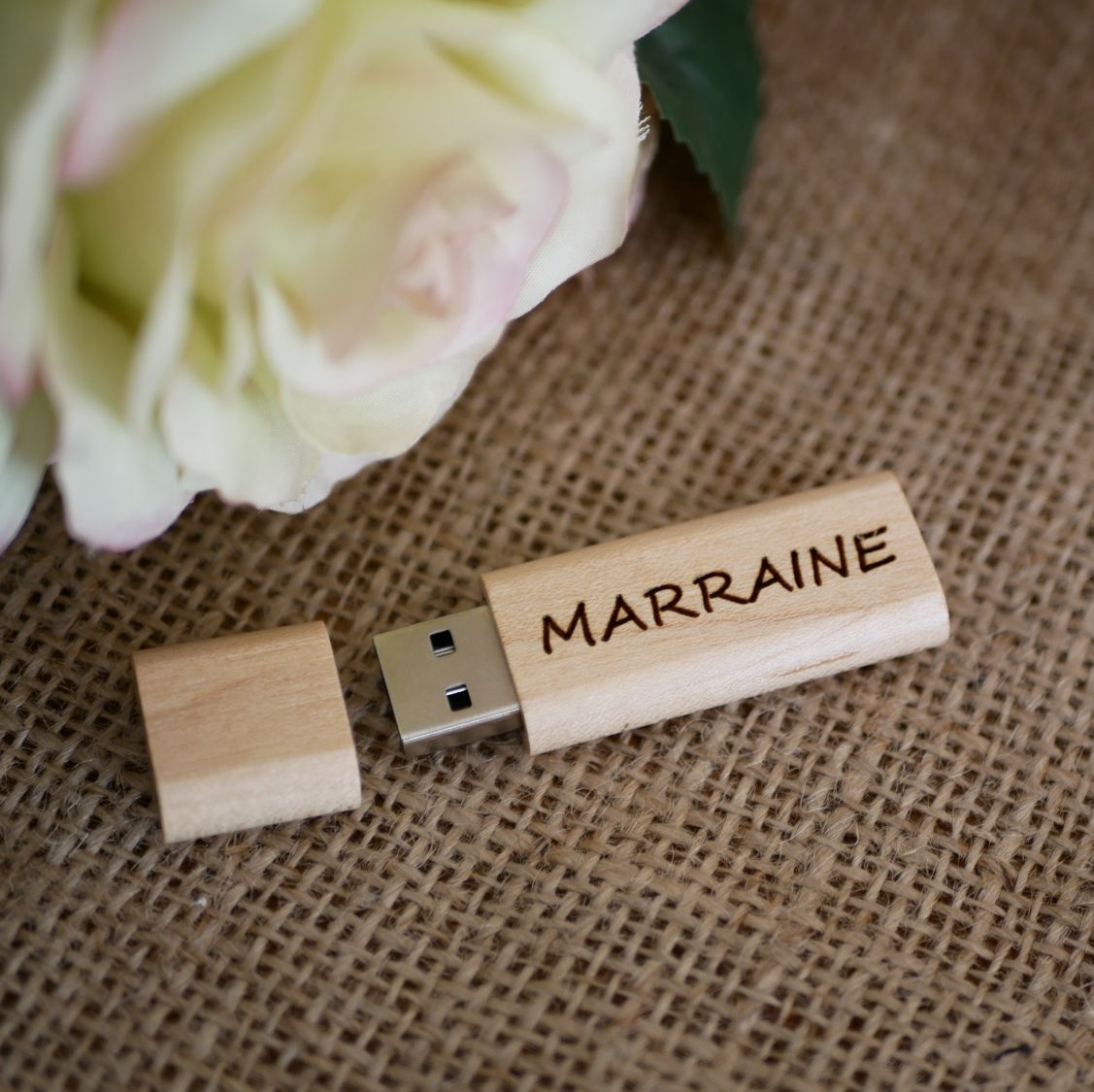 Piccola chiave USB in legno incisa da personalizzare