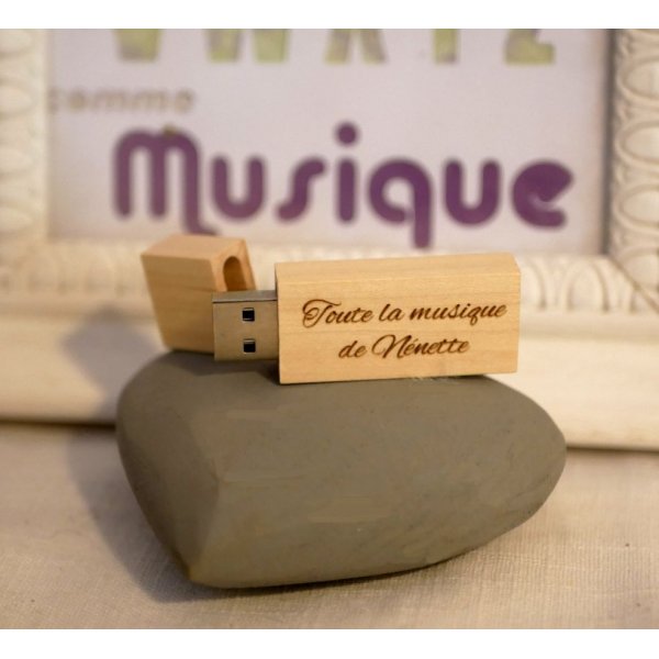 Piccola chiavetta USB da 16 GB in legno trasparente da personalizzare per un regalo unico