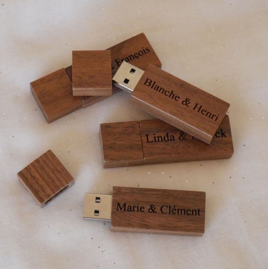 Piccola chiave USB in legno di noce inciso da personalizzare