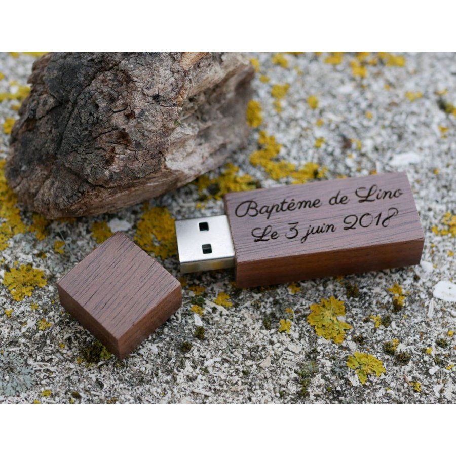 Piccola chiave USB in legno di noce inciso da personalizzare