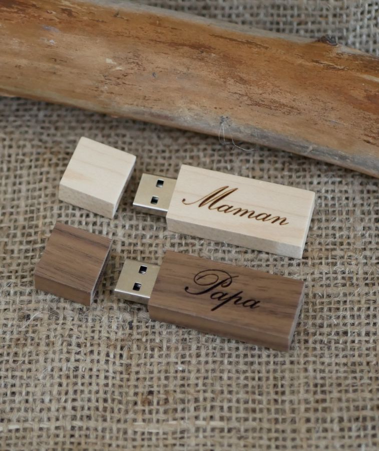 Chiave USB piccola in legno chiaro inciso da personalizzare 32Gb 2.0