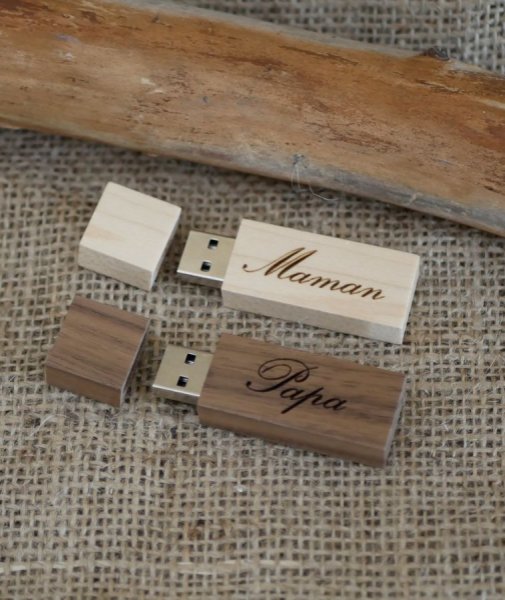 Piccola chiavetta USB da 16 GB in legno trasparente da personalizzare per un regalo unico
