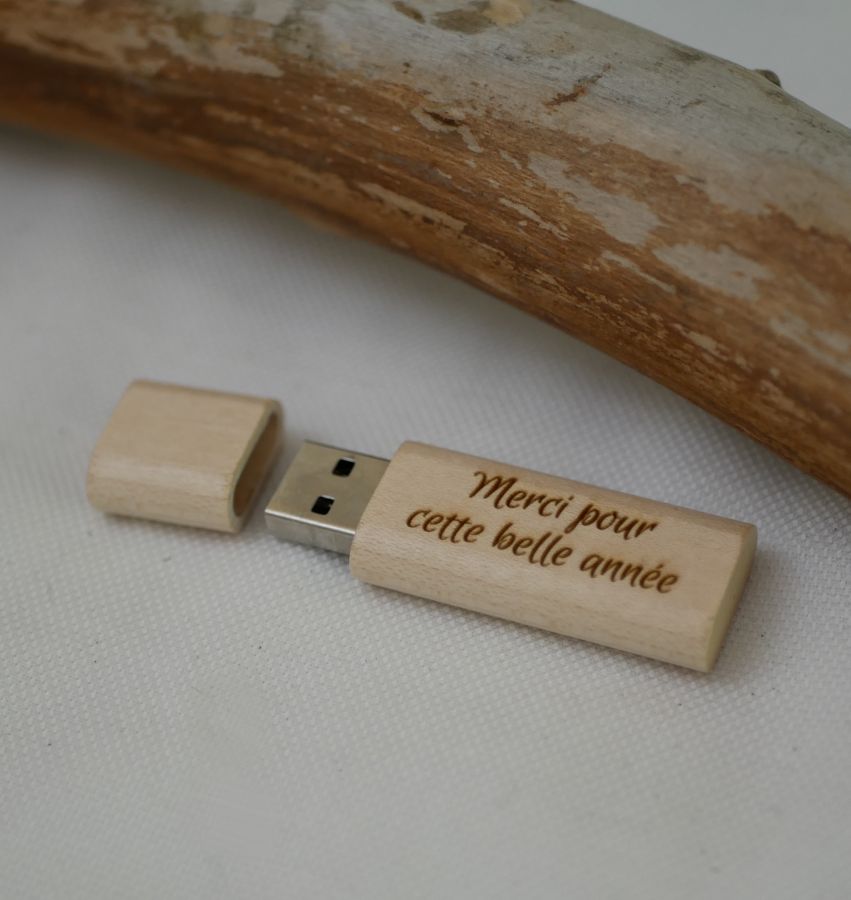 Piccola chiave USB in legno incisa da personalizzare