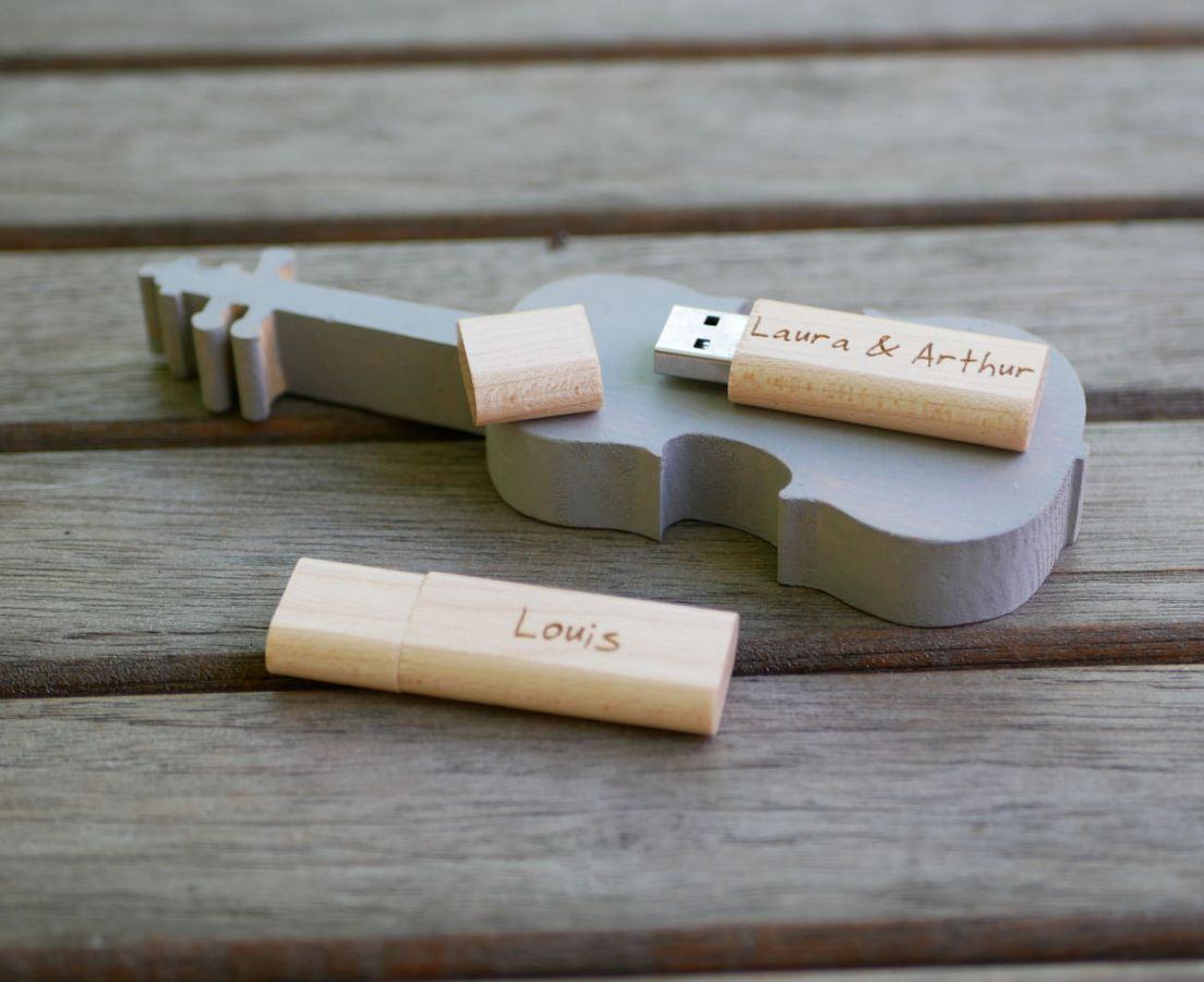 Piccola chiave USB in legno incisa da personalizzare