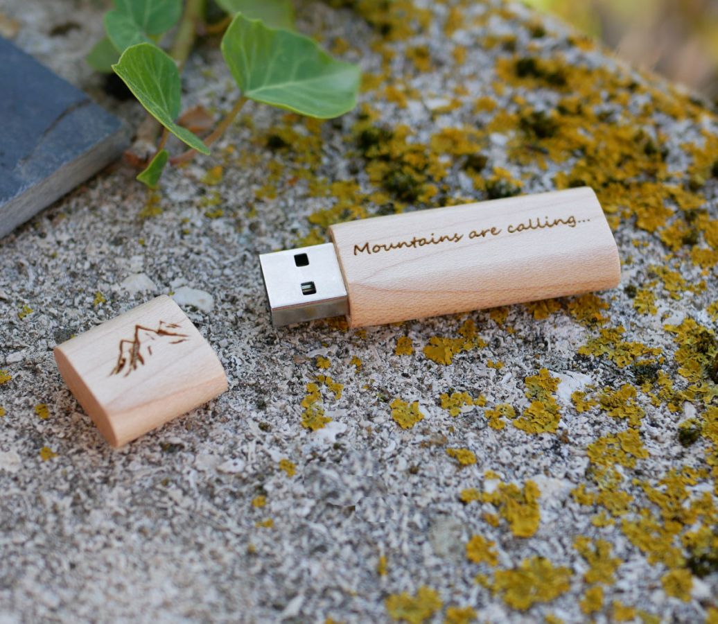 Piccola chiave USB in legno incisa da personalizzare