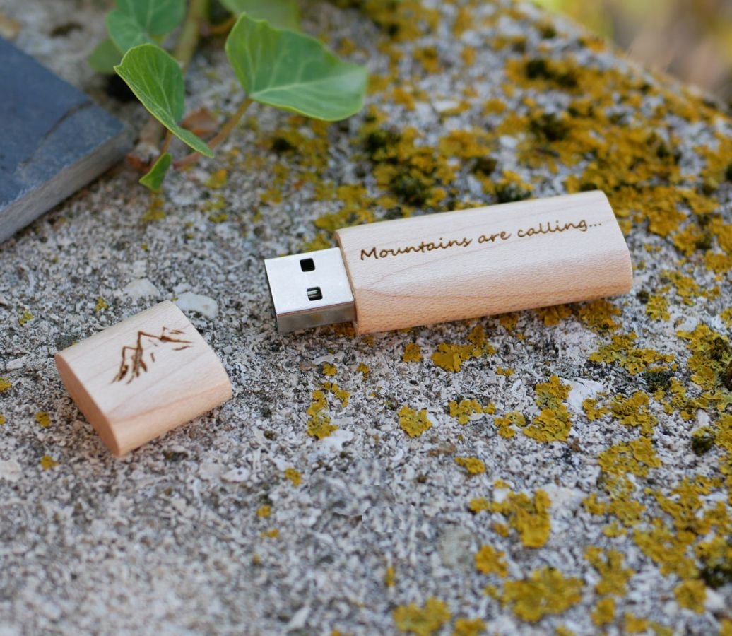 Piccola chiave USB in legno incisa da personalizzare