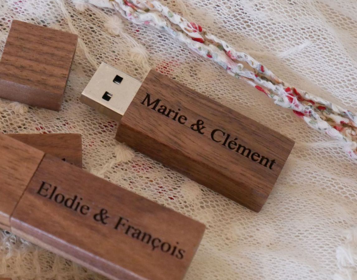 Piccola chiave USB in legno di noce inciso da personalizzare