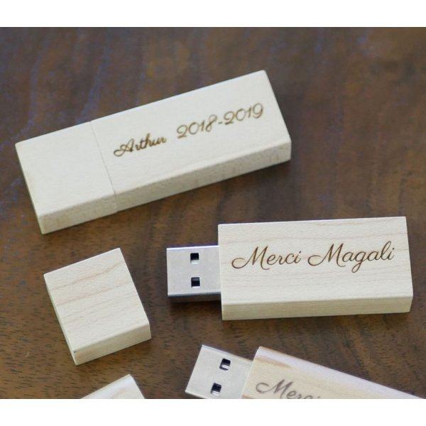 Piccola chiavetta USB da 16 GB in legno trasparente da personalizzare per un regalo unico