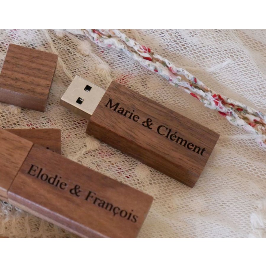 Piccola chiave USB in legno di noce inciso da personalizzare