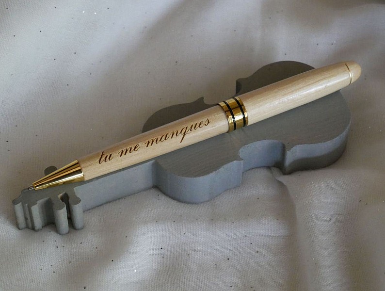 Portapenne in legno con penna incisa in una scatola da personalizzare 