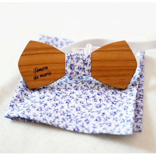 Pochette Mickael Liberty con fiori blu e papillon in legno, personalizzabile