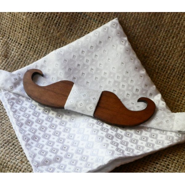 Astuccio in raso bianco e papillon in legno a scelta