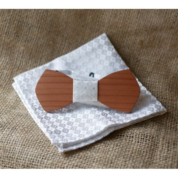 Astuccio in raso bianco e papillon in legno a scelta