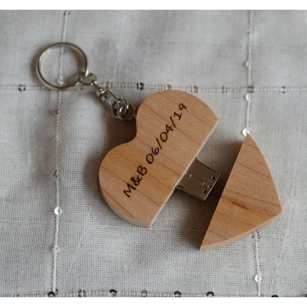 Chiavetta USB con cuore in legno inciso da personalizzare 128 GB