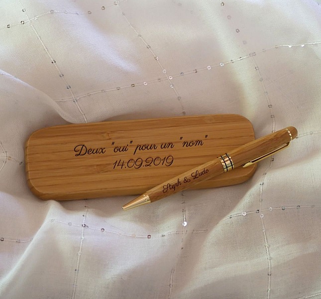 Stylo en bambou grav&eacute; dans coffret en bois massif personnalis&eacute;