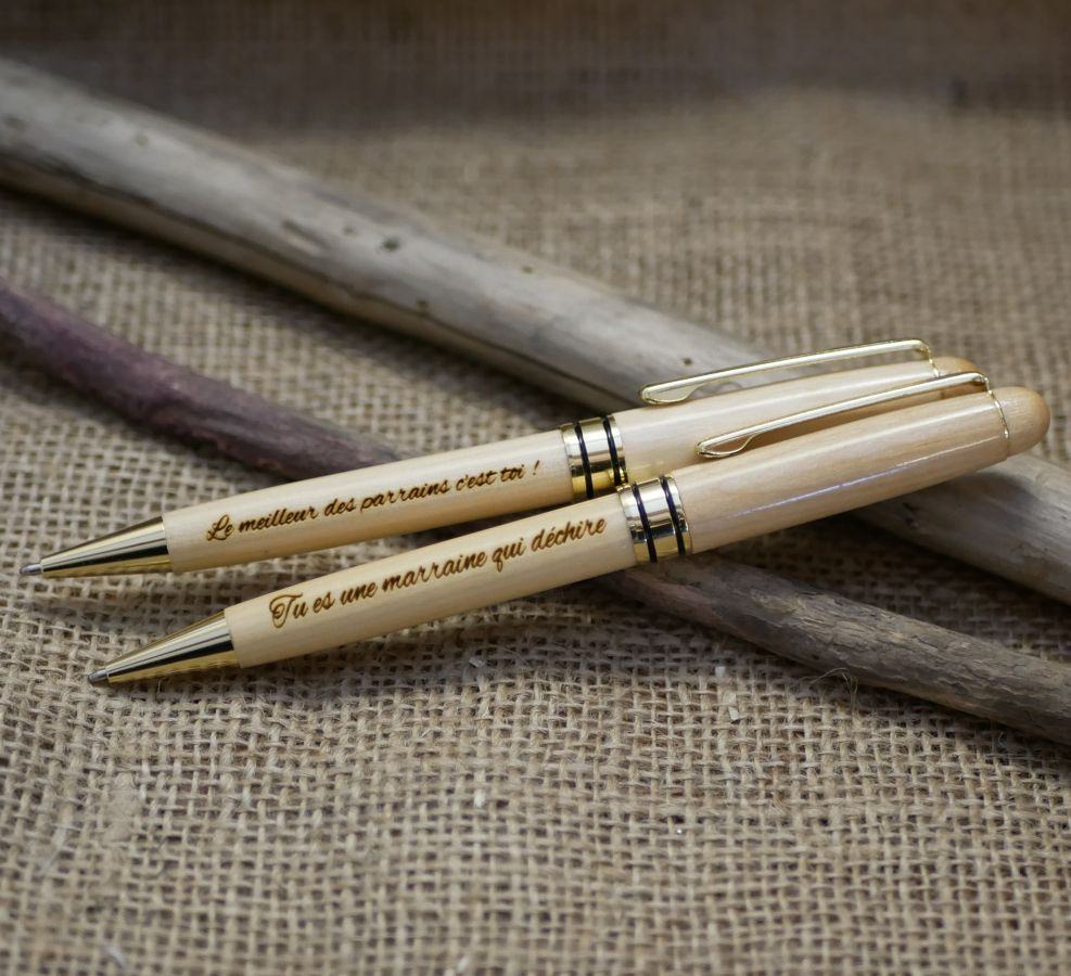 Penna in legno chiaro incisa da personalizzare