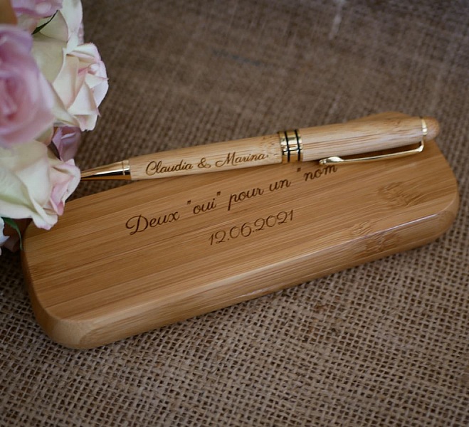Stylo en bambou grav&eacute; dans coffret en bois massif personnalis&eacute;
