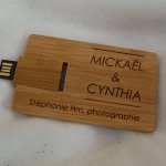 Chiave USB da 32 GB Scheda in legno di bamb&ugrave; carbonizzato da personalizzare con incisioni