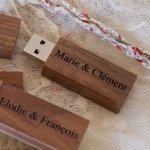 Piccola chiave USB in legno di noce inciso da personalizzare