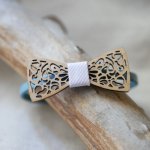 Bracciale in pelle con miniatura di papillon in legno traforato, personalizzabile