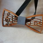 Papillon in legno con tema musicale, spartito e chiave di violino, personalizzabile