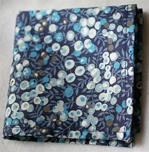 L13- Liberty Wiltshire blu+tasca quadrata (+ 10.80 &euro;)