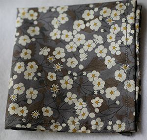 L8-Liberty Mitsi Grigio scuro+tasca quadrata (+ 10.80 &euro;)